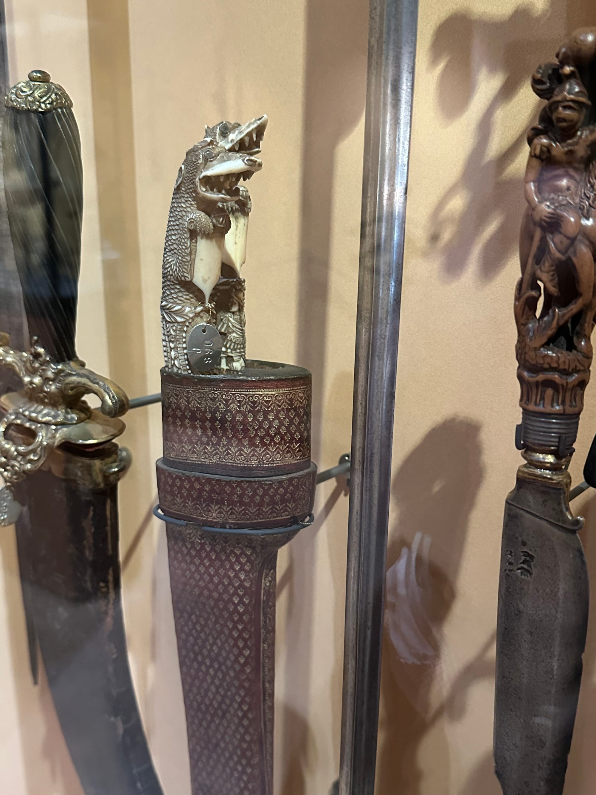 Two daggers in one sheath, both hilts look sort of like dogs.